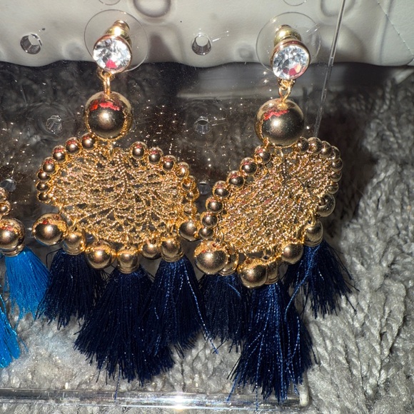 4 Lilly Pulitzer Vibrant Tassel Earrings - Picture 4 of 5